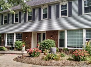 181 Red Barn Ln, Barrington, IL 60010