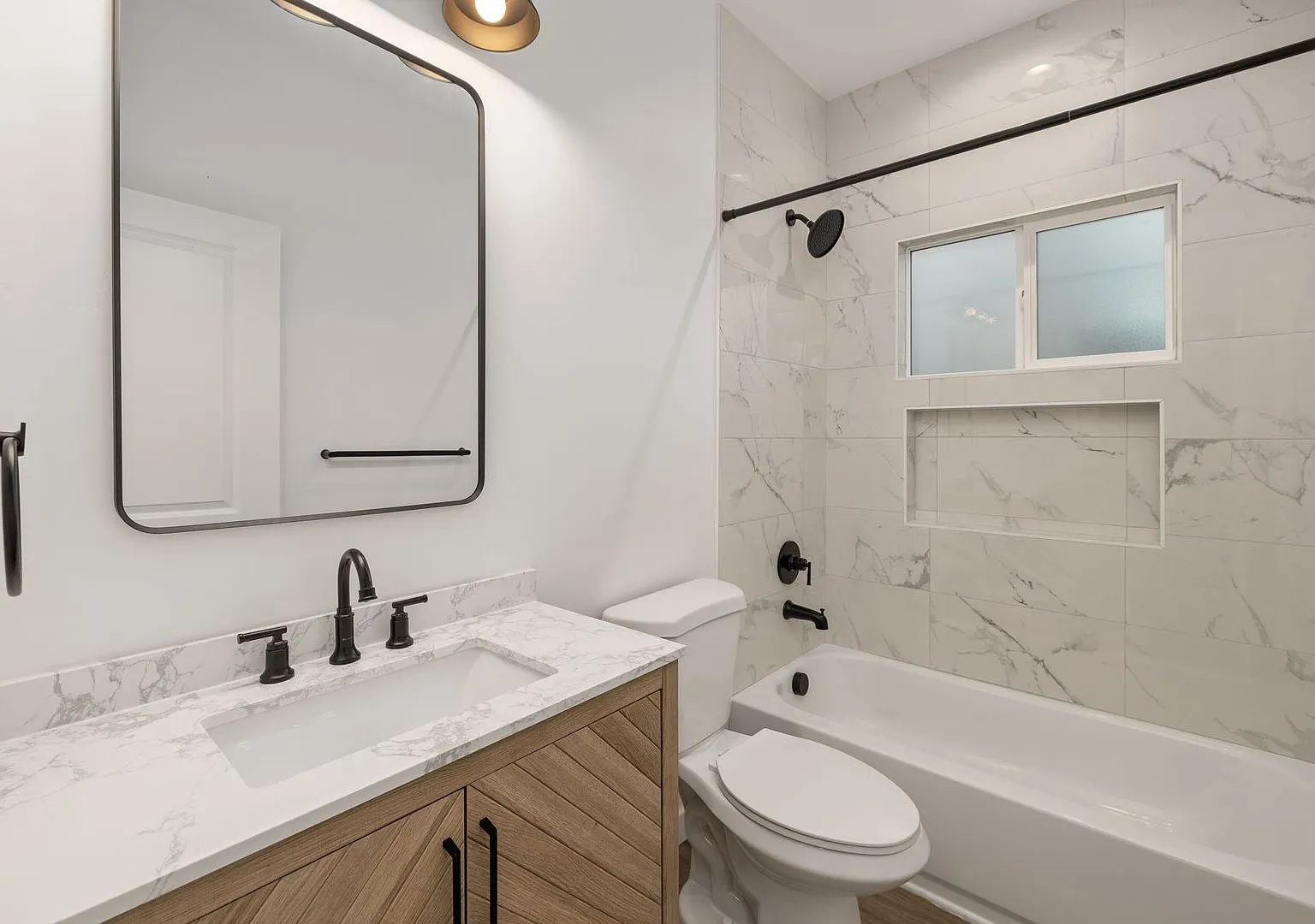 Spacious Remodeled 3BD/2BA with Massive Rooftop Deck, In-Unit W/D + Parking |Two Weeks of Free Re... — Photo 1