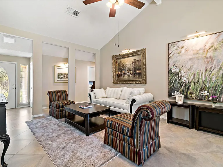 9 Brentwood Oaks Ct — Photo 2