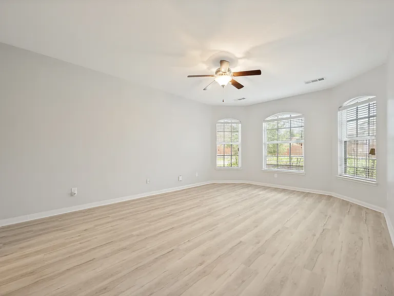 1608 Persimmon Dr — Photo 13