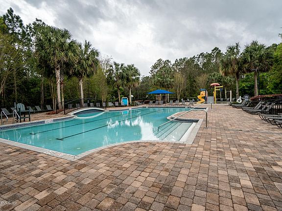 4th image of 1730 Forest Lake Cir E APT 1