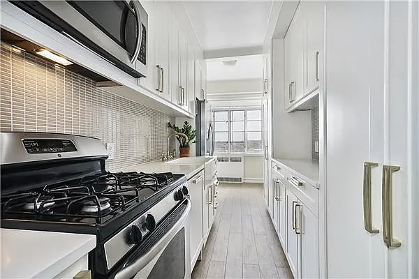 Sold by Avenue Sotheby's International Realty | media 20