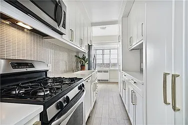 Sold by Avenue Sotheby's International Realty