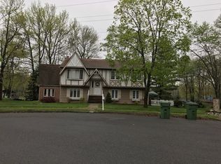 27 Cottonwood Ct, Edison, NJ 08820