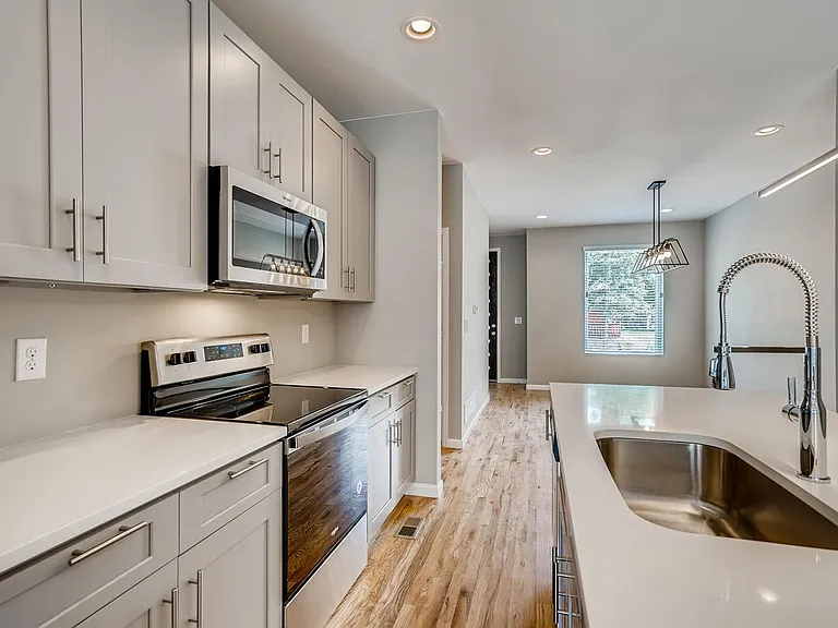 1039 Julian St — Photo 10