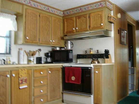 Fully Applianced Kitchen