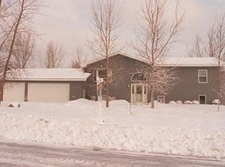 6954 53rd St N, Oakdale, MN 55128