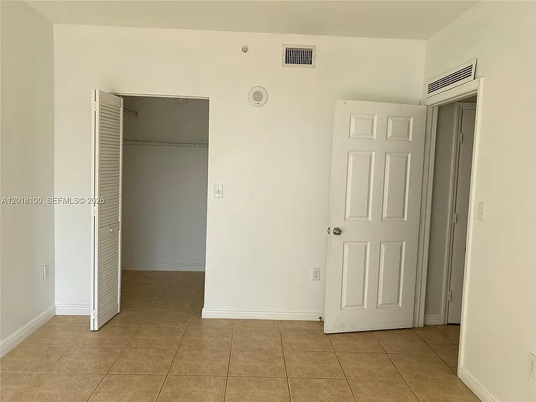 2425 SW 27th Ave #1008 — Photo 8