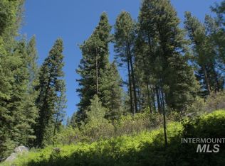 22 Echo Pl, Cascade, ID 83611