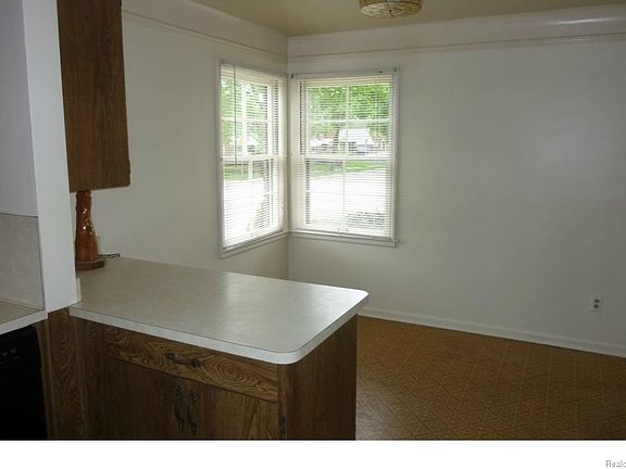 3rd image of 465 N Franklin St