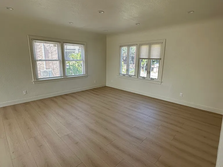 215 Sinclair Ave #215 — Photo 4