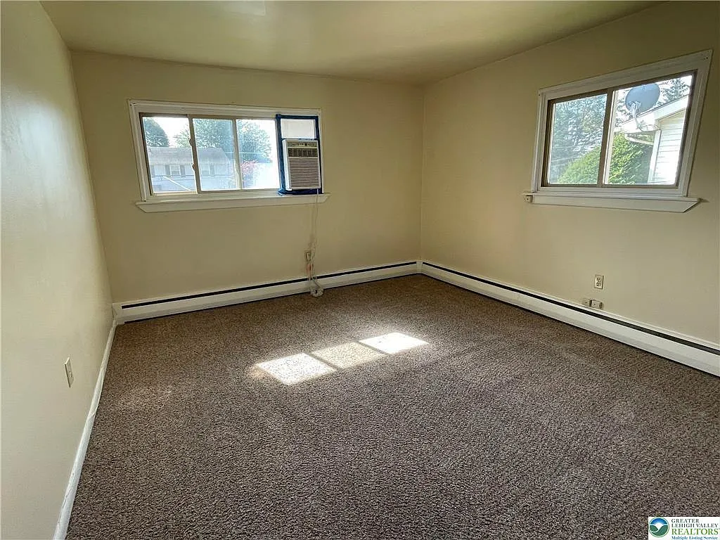 2 bed, 1.0 bath, 600 sqft, $1,300 — Photo 3