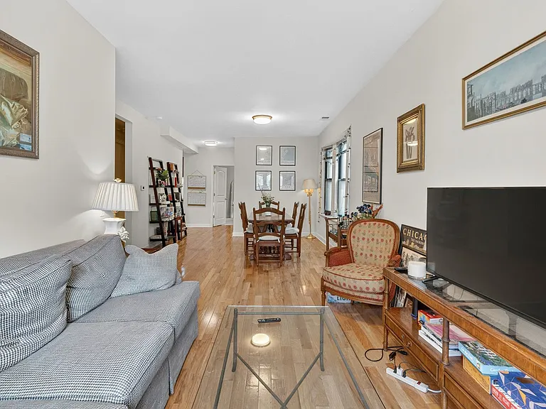 961 W Fletcher St #1 — Photo 8