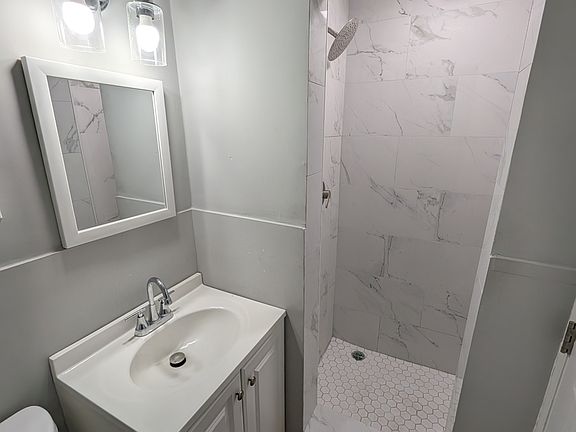 2nd image of 1113 Portland Cobalt Rd #8
