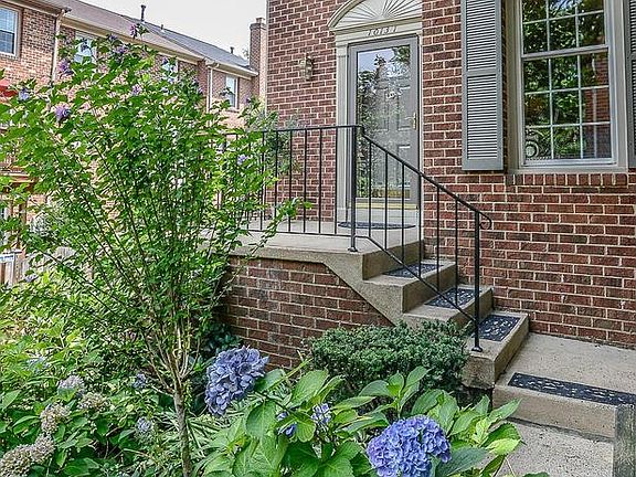2nd image of 10131 Village Knolls Ct