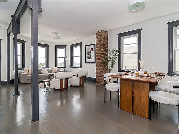 Living/Dining Area