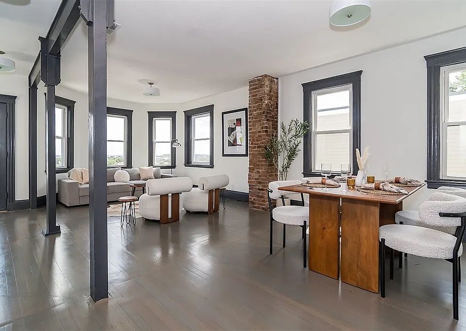 Living/Dining Area