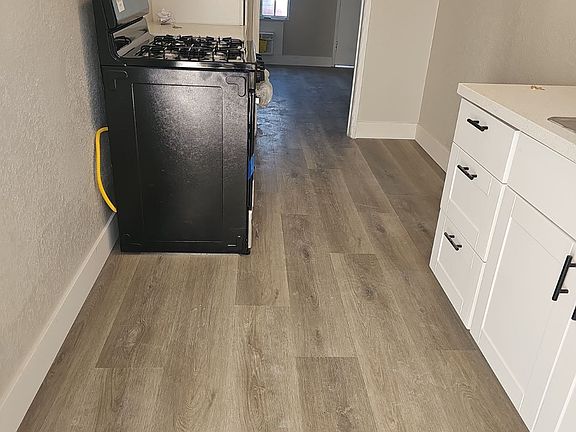 2nd image of 1342 Oak St APT 3