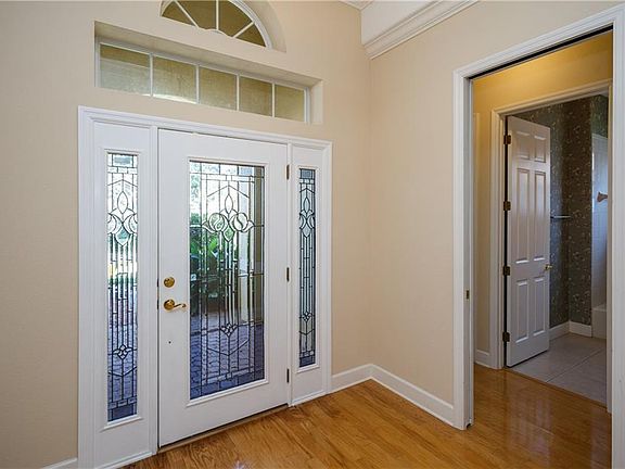 3rd image of 350 Niblick Cir