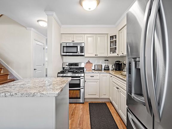 4th image of 2845 W 22nd St