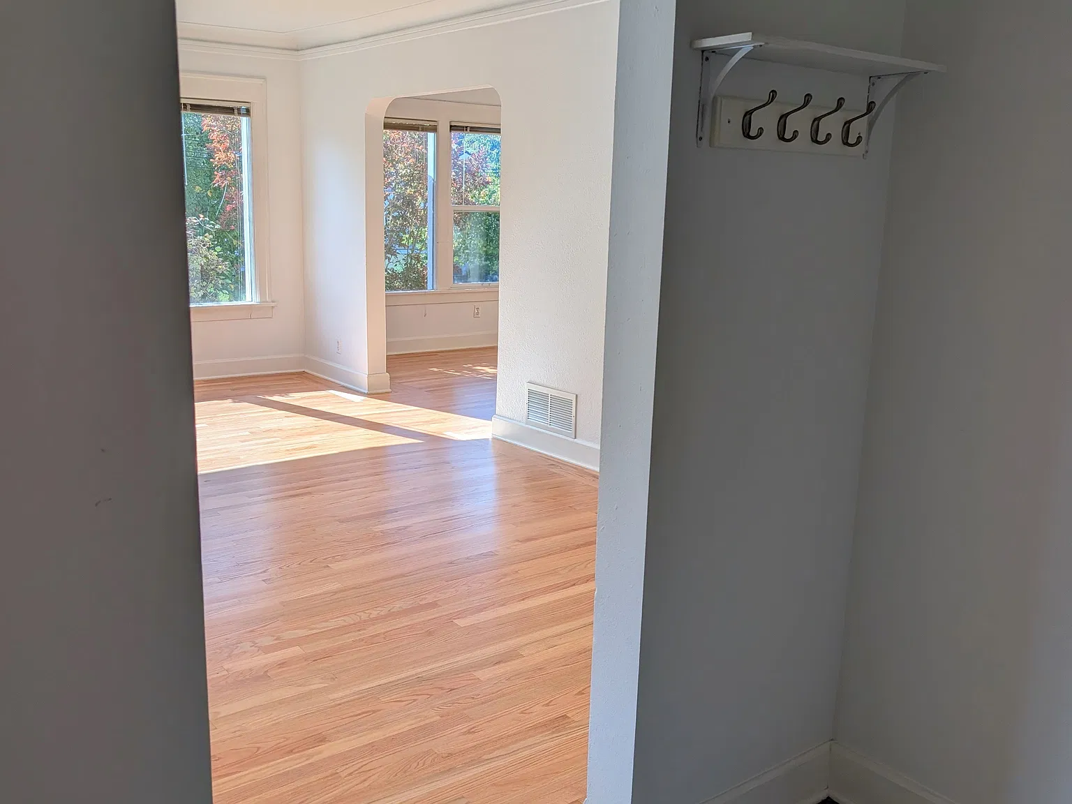6 bed, 3000 sqft, $5,495 — Photo 3