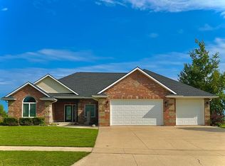 215 Fairway Dr, Dike, IA 50624