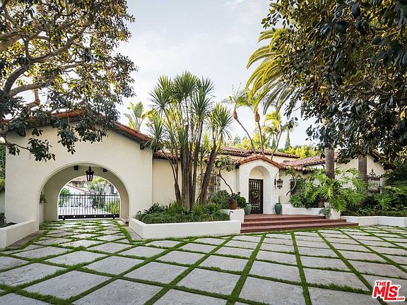 1013 N Roxbury Dr, Beverly Hills, CA 90210 | MLS #23-341269 | Zillow