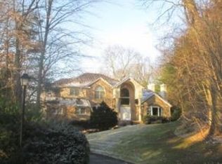 2 Indian Hill Ct, Dix Hills, NY 11746