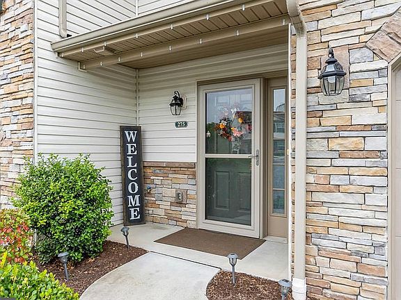 3rd image of 275 Melbourne Ln