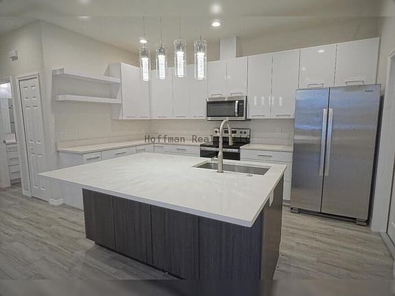 4th image of 4102 N Thatcher Ave #B