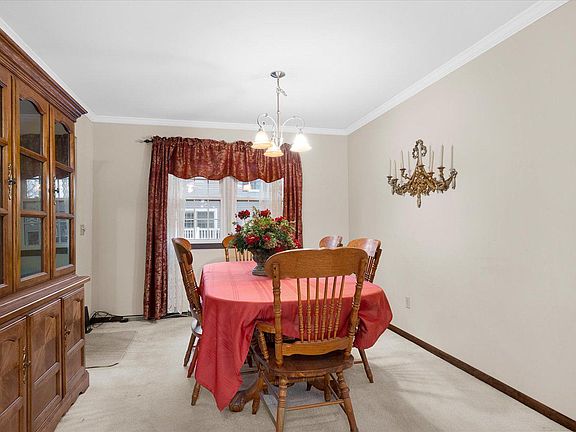 4th image of 2807 Garden Dr