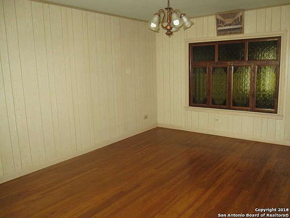 4th image of 205 Vivian Ln