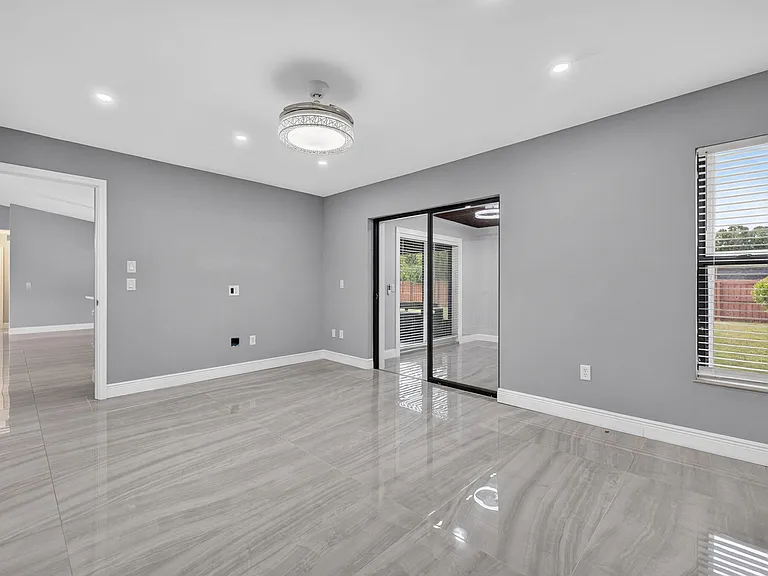 825 SE Starflower Ave — Photo 21