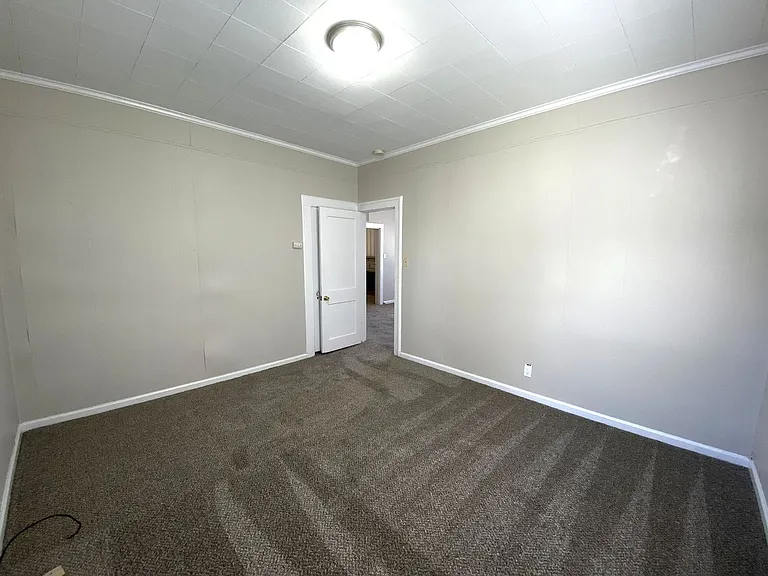 352 Bassett Ave — Photo 18