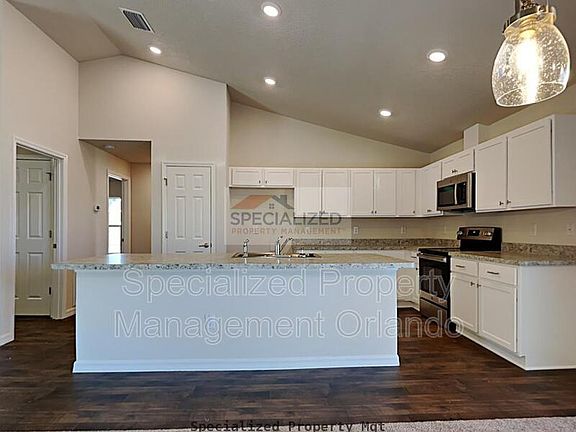 3rd image of 753 W Marguerita Dr