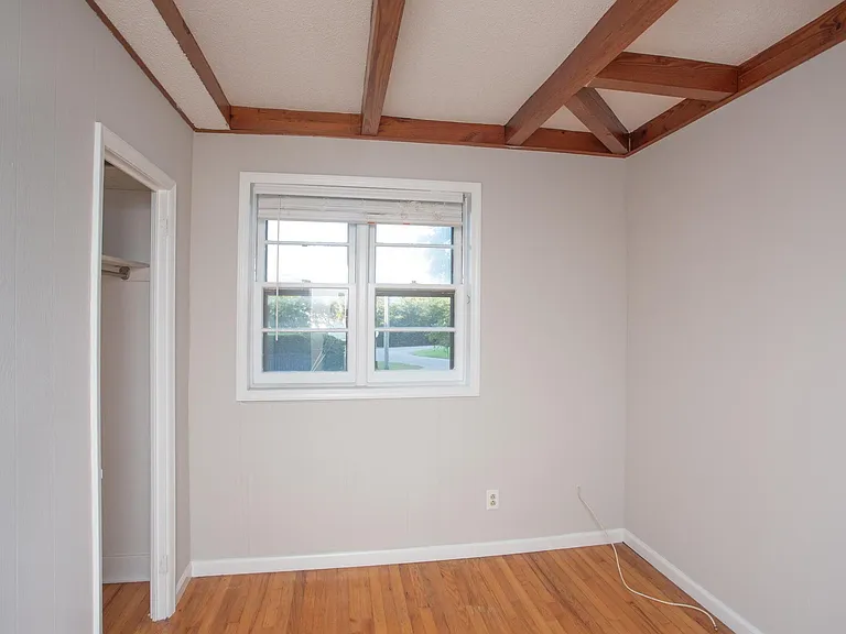 2851 Ion Ave — Photo 4