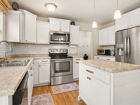 4th image of 4326 Douthart Pl