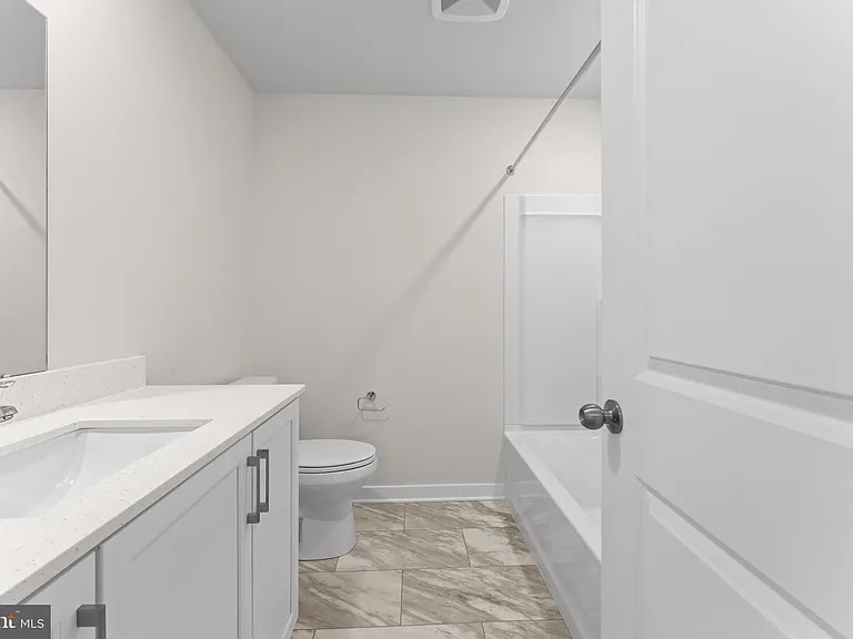 56 Continental Way — Photo 25