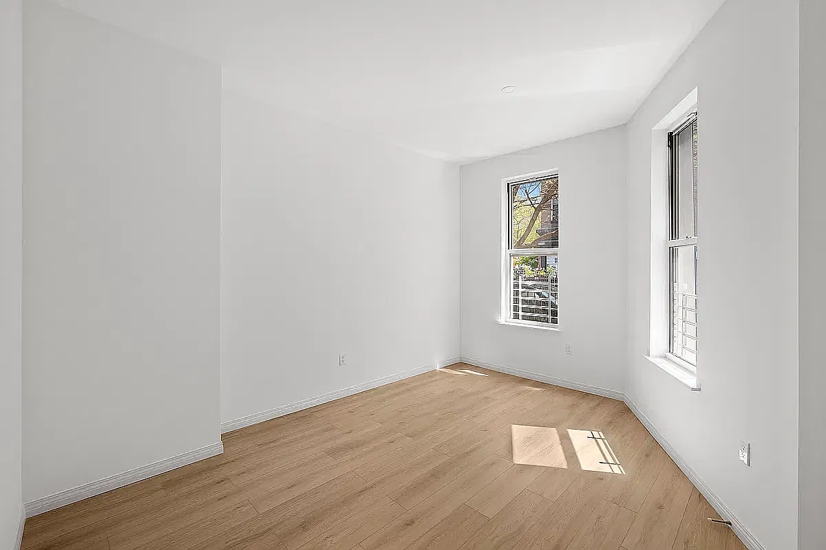 277 Woodbine Street — Photo 4