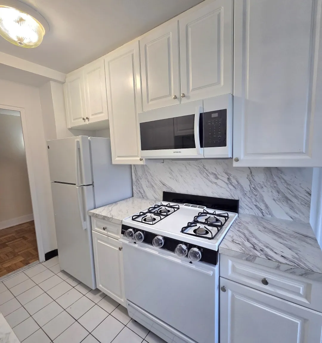 1 bed, 835 sqft, $2,215 — Photo 4