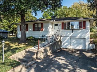 2001 Sun Valley Rd, Saint Joseph, MO 64507