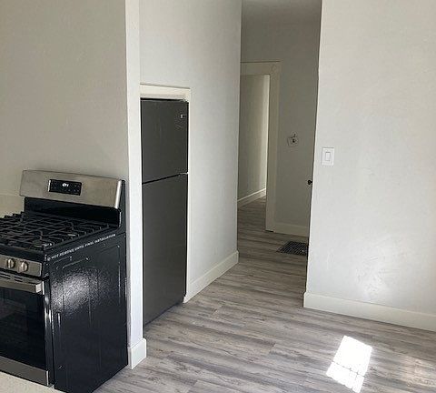 5th image of 2738 21st St APT A