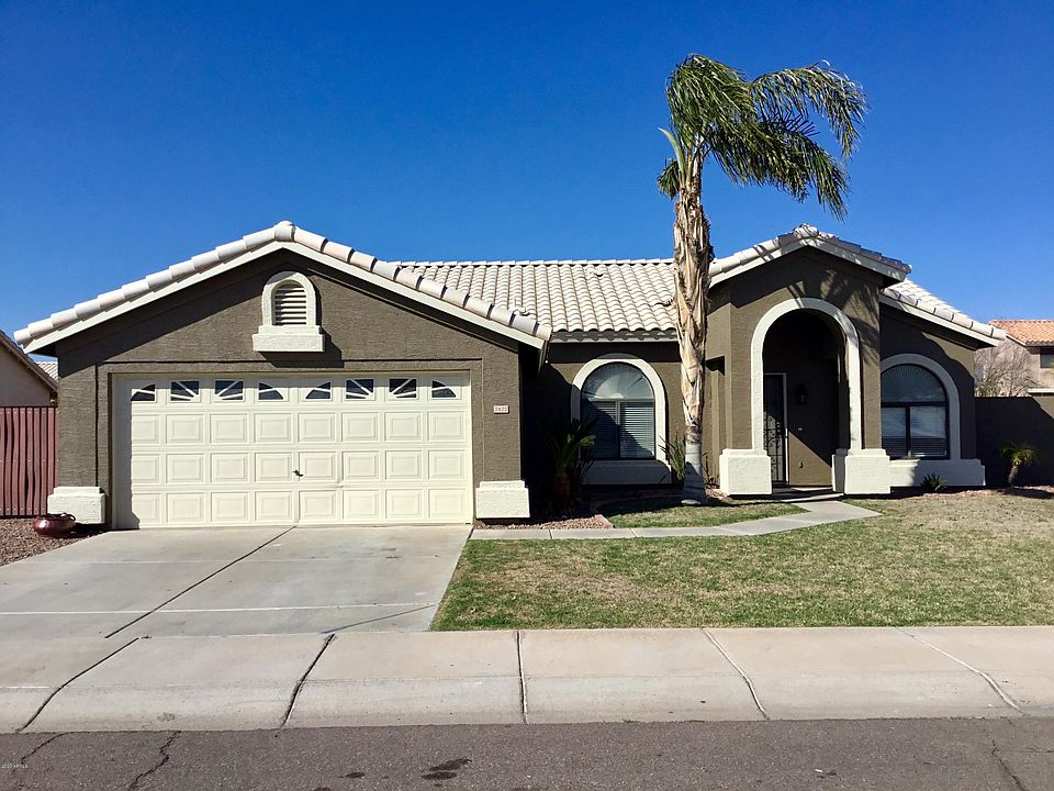1st image of 2422 E Remington Pl