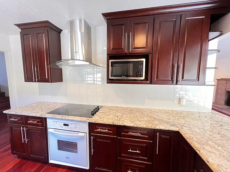 29 Upland Ave — Photo 9