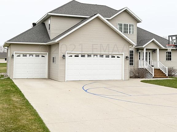 3rd image of 302 Viking Ave W