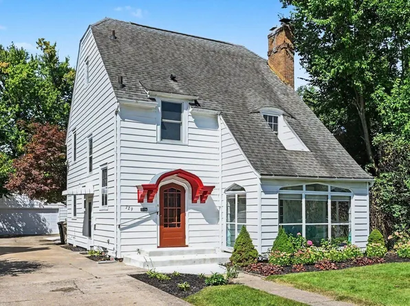 729 S Twyckenham Dr, South Bend, IN 46615