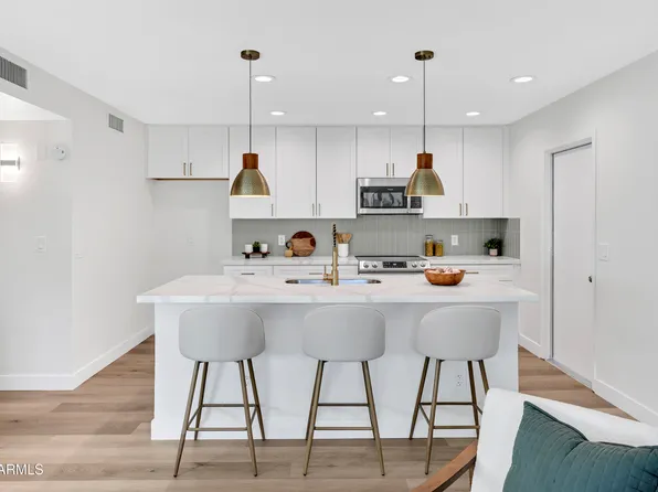 8876 W BLUEFIELD Avenue, Peoria, AZ 85382