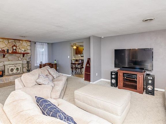 5th image of 2165 Meadow Ln