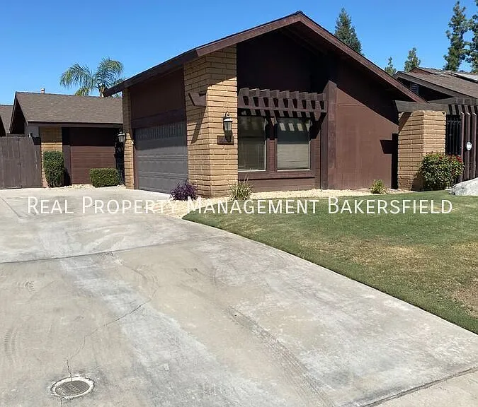 2211 Manning St — Photo 1