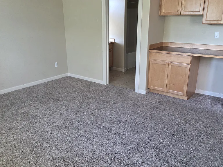 2404 N Ridgeview Ln #1 — Photo 6